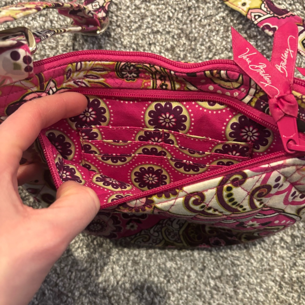 Very Berry Paisley Vera Bradley Pink Crossbody Bag Like New - Picture 3 of 6